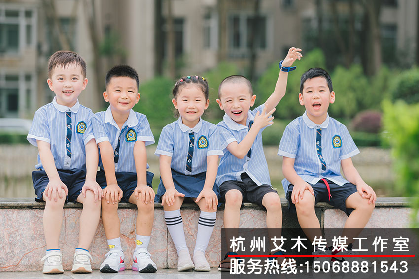 幼儿园同学拍摄留影